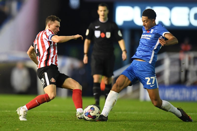 Sunderland head coach Tony Mowbray recently stated that it is possible that club captain Corry Evans will not play again until 2024. The Northern Ireland international suffered cruciate ligament damage in January’s home win over Middlesbrough.
