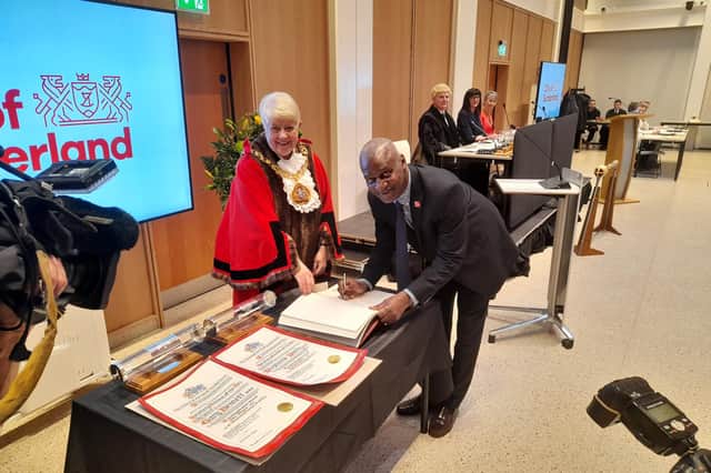 Gary Bennett with Mayor Alison Smith signing the Freemen's Roll.