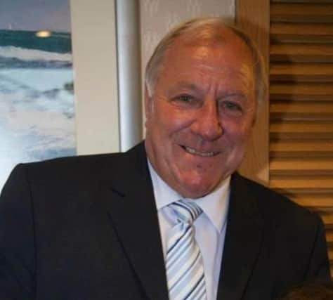Retired businessman and former footballer Colin Lemon has died at the age of 77.