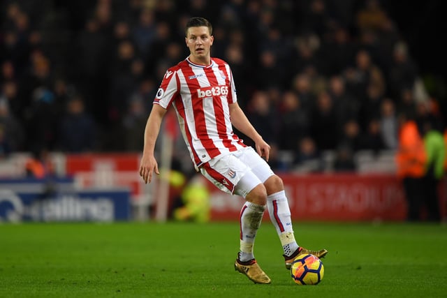 Stoke are hoping to drum up interest for duo Kevin Wimmer and Mortitz Bauer before the transfer window closes, as they look to trim squad down. No bids have been made for either player yet this month. (Football League World)