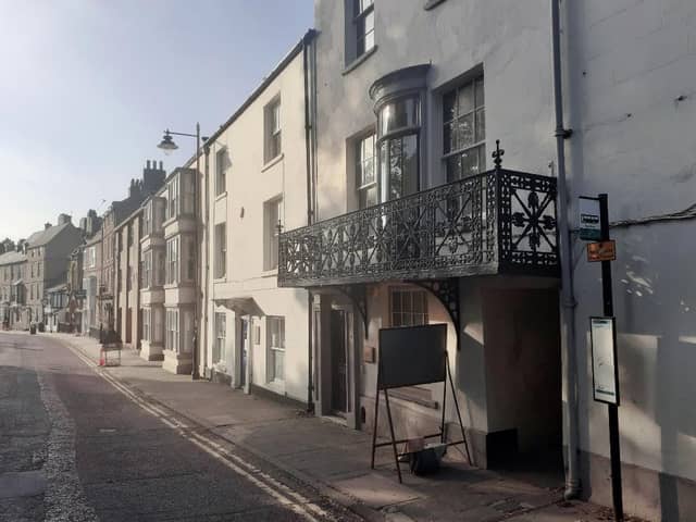 This balcony in Old Elvet, Durham, was built in 1816 so spectators could have e better view of public executions. The house is now party of Durham University's sociology department.