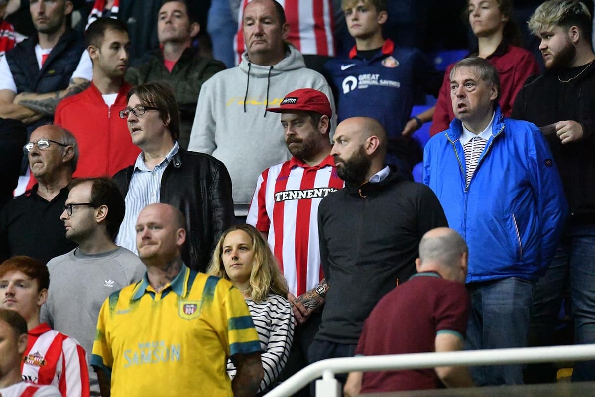 Safc Reading Sunderland fan picture gallery as SAFC and Reading fans pay tribute to ...