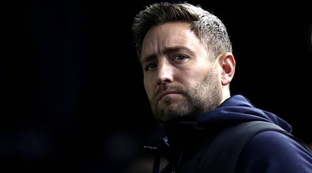 SHEFFIELD, ENGLAND - NOVEMBER 02: Lee Johnson, Manager of Sunderland looks on prior to the Sky Bet League One match between Sheffield Wednesday and Sunderland at Hillsborough Stadium on November 02, 2021 in Sheffield, England. (Photo by George Wood/Getty Images)