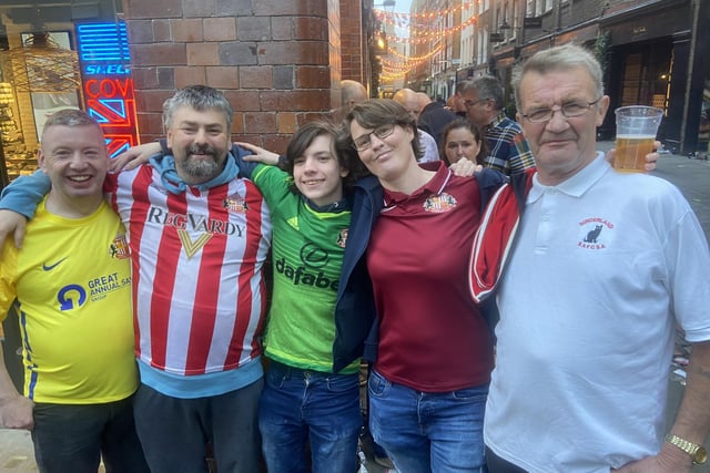 Sunderland will be backed by 46,000 fans at Wembley and they are enjoying themselves in Covent Garden and Trafalagar Square tonight.