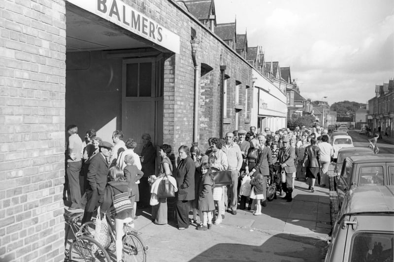 What could be better than freshly baked bread or buns from Balmer's in Murray Street. Can you remember the aroma?