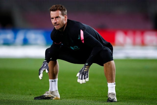 Arsenal are keen to sign Barcelona goalkeeper Neto as cover for Bernd Leno. Barca boss is would prefer to keep the player if no replacement can be found. (AS) 


(Photo by Eric Alonso/Getty Images)