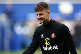 Ethan Robson of Sunderland warms up ahead of the Sky Bet Championship match between QPR and Sunderland at Loftus Road on March 10, 2018 in London, England.  (Photo by Jack Thomas/Getty Images)