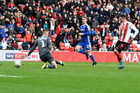 Kyle Lafferty nets Sunderland's second.