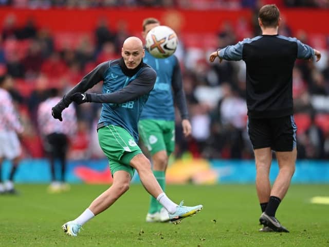 Jonjo Shelvey of Newcastle United warms up prior to  the Premier League match between Manchester United and Newcastle United at Old Trafford on October 16, 2022 in Manchester, England. (Photo by Stu Forster/Getty Images)
