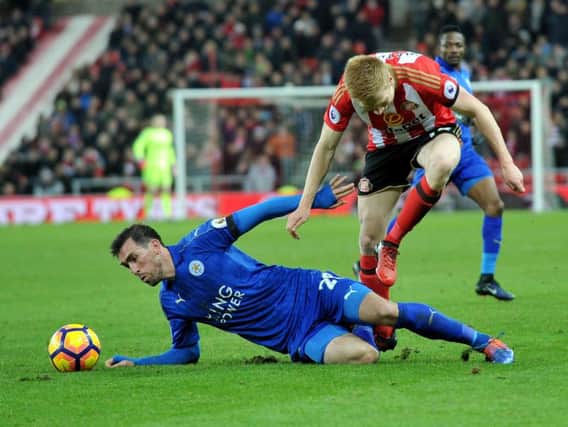 Duncan Watmore gets injured against Leicester City