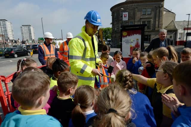 Children from Sunderland's Dame Dorothy Primary School find out more about the Northern Gateway scheme from project manager Andrew Bruce.