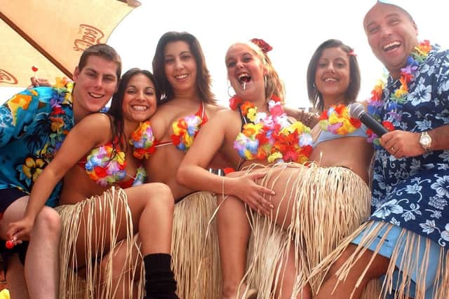 An Hawaiian flavour helped spice up the 2003 carnival.