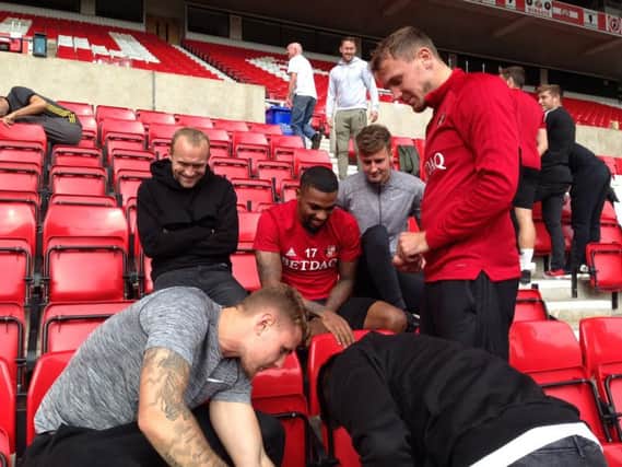 Sunderland players help out with the Stadium of Light revamp.