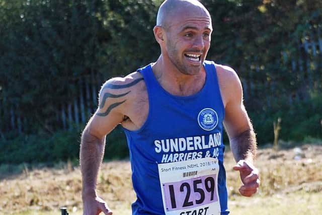 Ian Dixon digs deep in the finishing straight. Picture by Hudson Stoker.