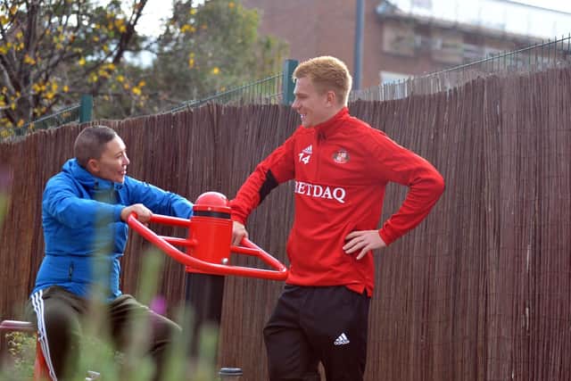 Swan Lodge Lifehouse resident Dionne with Sunderland AFC player Duncan Watmore.