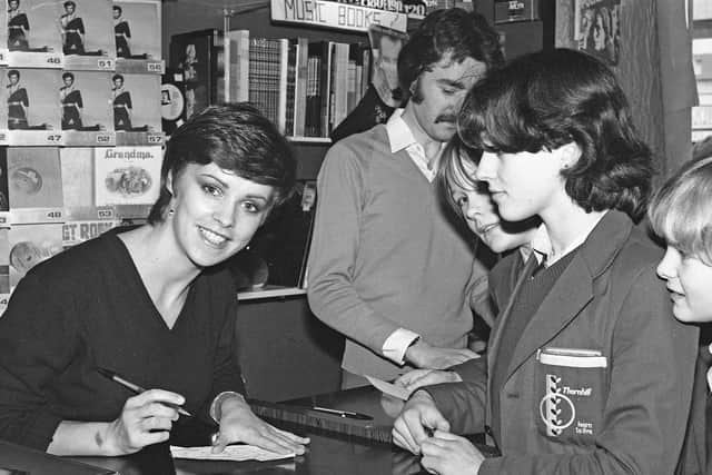 Pop star Sheena Easton signs autographs at the former Sunderland store in 1981.