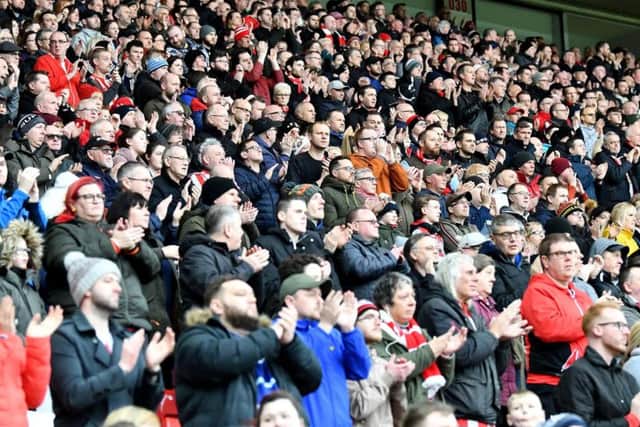 Sunderland fans paid tribute to tragic Connor Brown with an 18th-minute round of applause at the game v Plymouth Argyle.