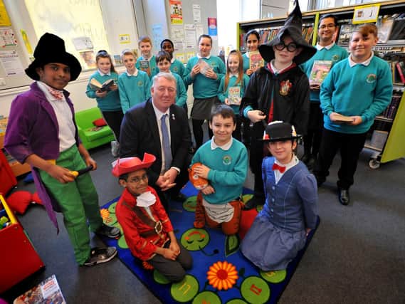 Coun John Kelly and students from Valley Road Academy launch a new reading challenge.