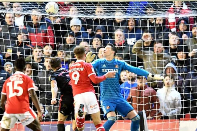 A draw at Barnsley kept Sunderland's automatic promotion hopes alive