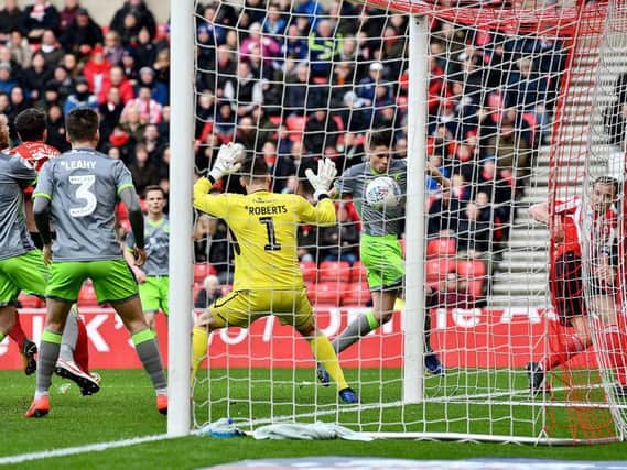 Lee Cattermole strikes as Sunderland draw level against Walsall.
