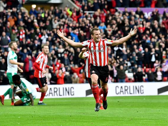 Lee Cattermole in action for Sunderland this season.