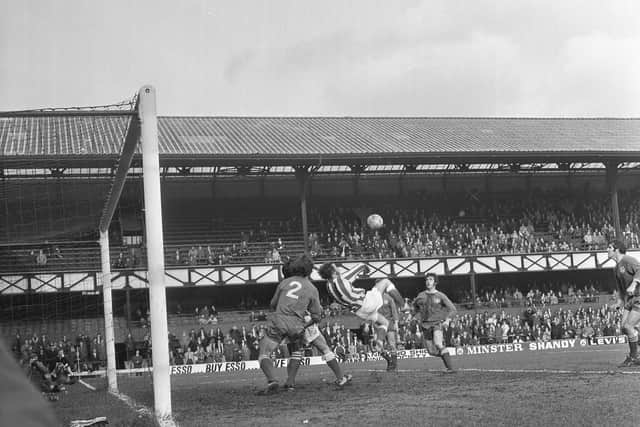 Dennis Tueart tries an overhead kick in the 0-0 draw against Portsmouth in March 1971.