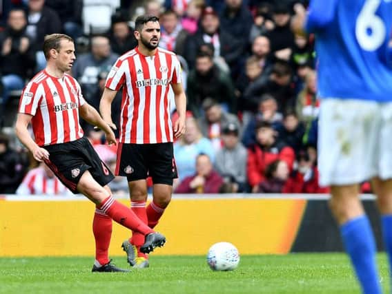 Sunderland midfielder Lee Cattermole has called for unity after back-to-back draws in League One.