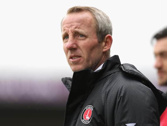 Lee Bowyer has been unable to reach a contract agreement with Charlton Athletic.