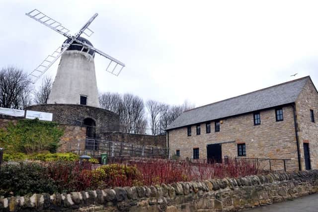 Fulwell Mill in 2013, with its sails and cap still in place.