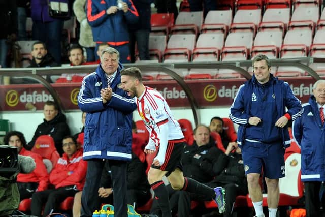 Fabio Borini celebrates with the Sunderland bench