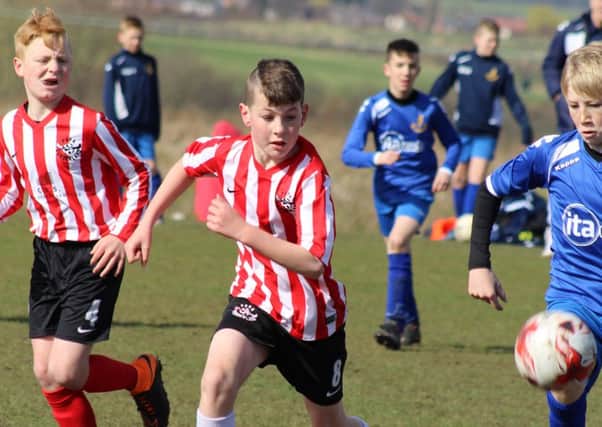 Sunderland Primary Schools Boys take on Leeds (blue) in their hard-fought friendly