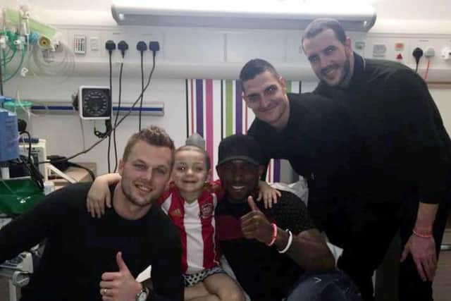 Bradley Lowery with the Sunderland players in hospital