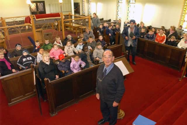 Charles Slater with children from Valley Road Primary School pupils as he helped them learn about Judaism at Sunderland Synagogue in Ryhope Road in 2004.