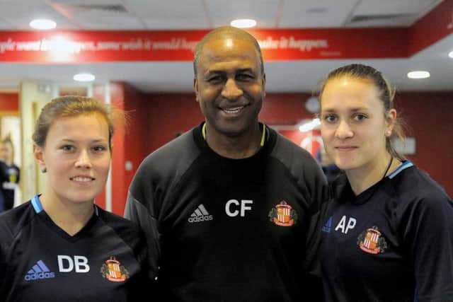 Former Sunderland head coach Carlton Fairweather with new signings Dominique Bruinenberg (left) and Anke Preuss (right). Picture by FRANK REID