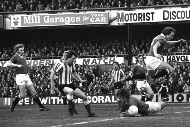 Kevin Arnott gets ready to pounce to score after United keeper Alex Stepney spills the ball.