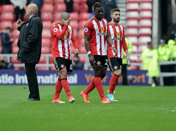 Dejected Sunderland players leave the pitch. Picture by Frank Reid.