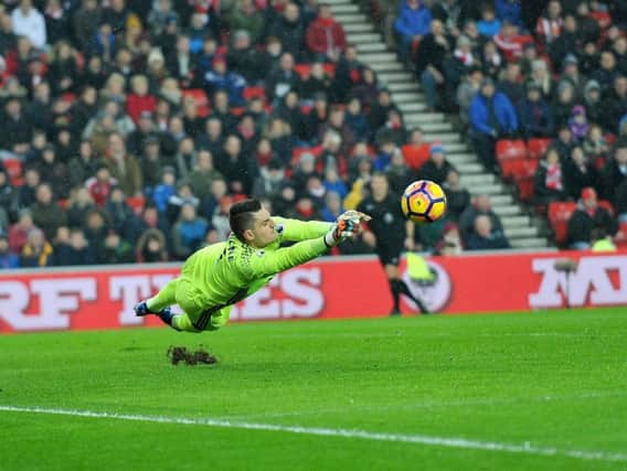 Mannone could leave Sunderland this summer
