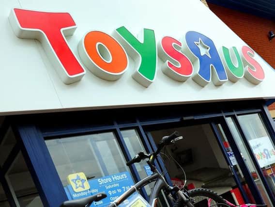 Toys R Us is planning to axe up to 800 jobs.