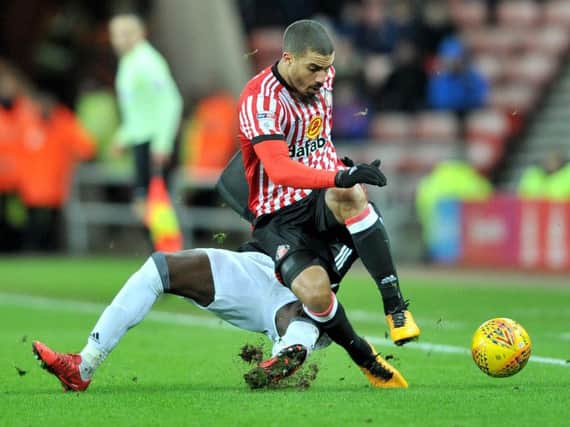 Sunderland striker Lewis Grabban in action against Fulham at the Stadium of Light. Picture by Frank Reid.