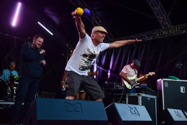 Bez from Happy Mondays at Sunniside Live