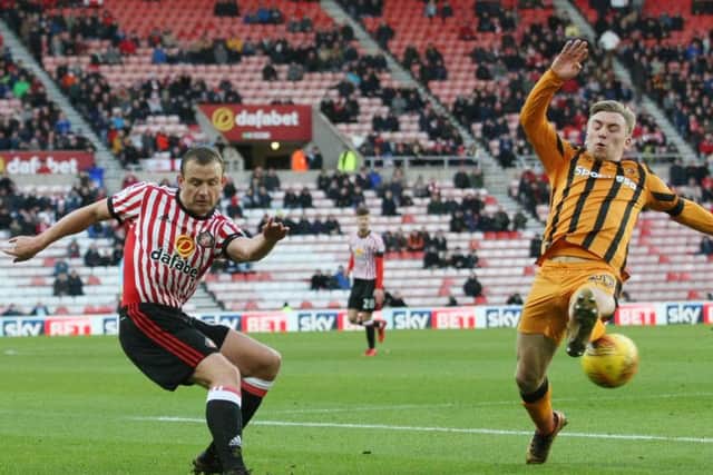 Lee Cattermole in action for Sunderland.