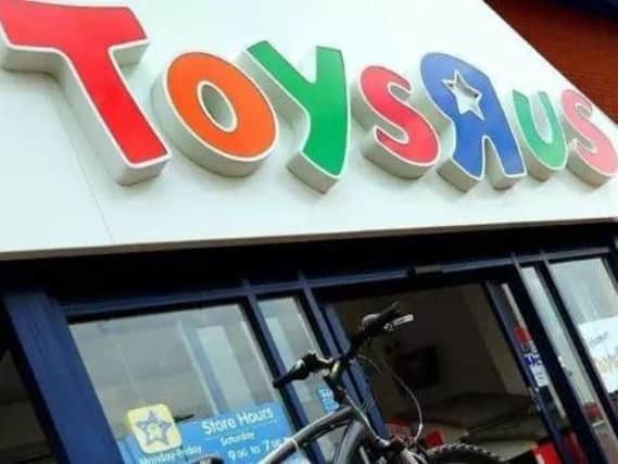 Toys R Us is to shut all its branches.